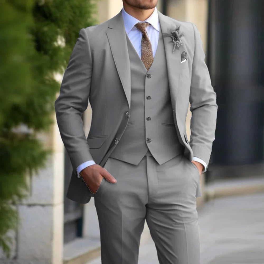 Ensemble costume trois pièces ajusté pour homme — blazer, gilet et pantalon