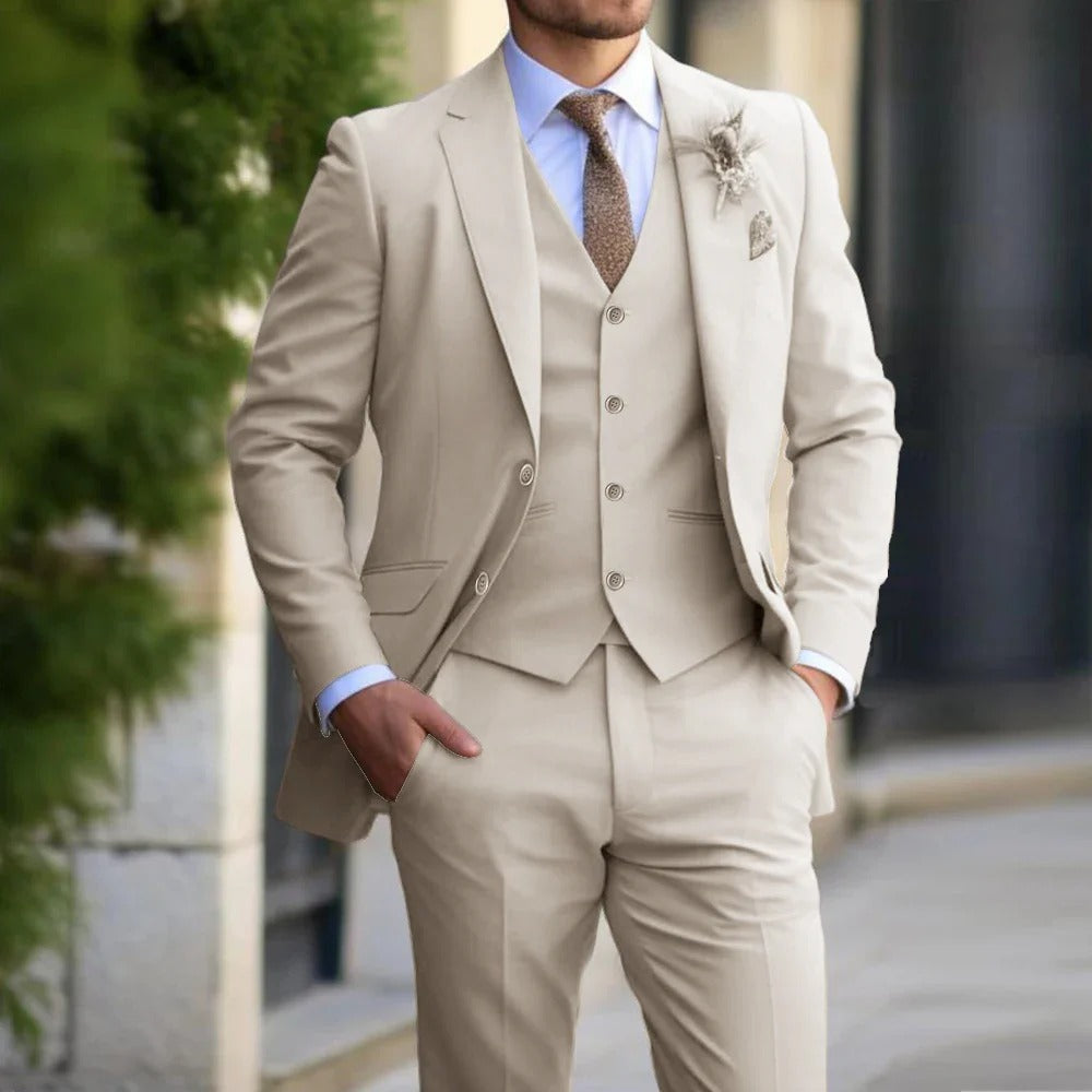 Ensemble costume trois pièces ajusté pour homme — blazer, gilet et pantalon