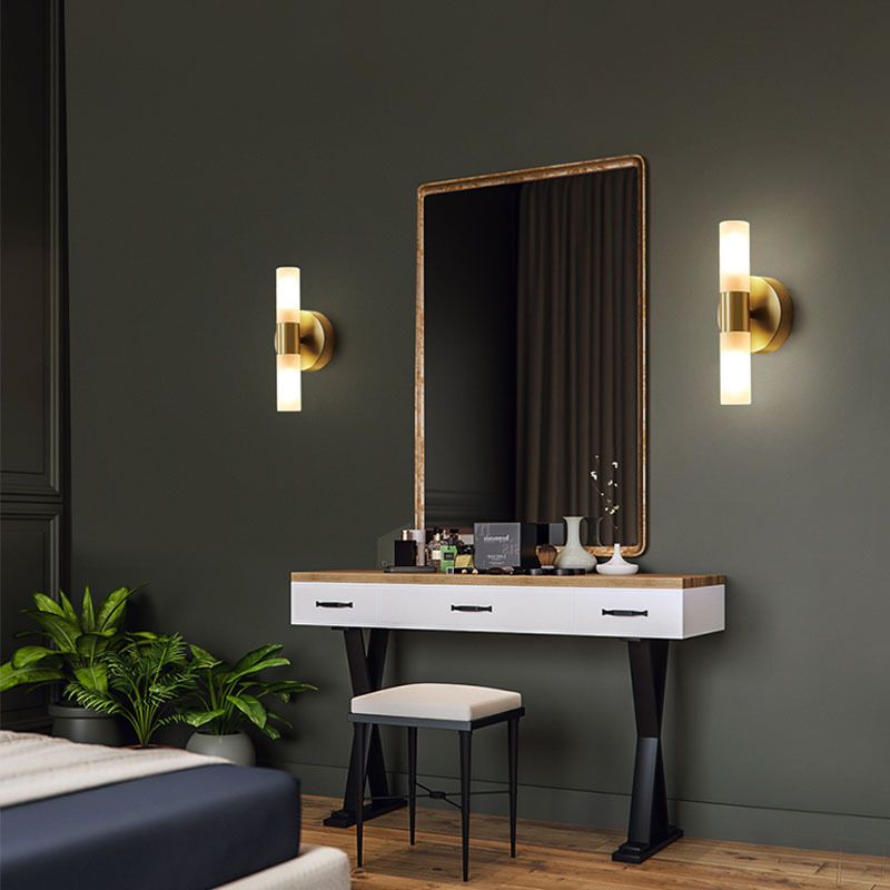Aurelin | Moderne goldene LED-Wandleuchte mit satiniertem Glas