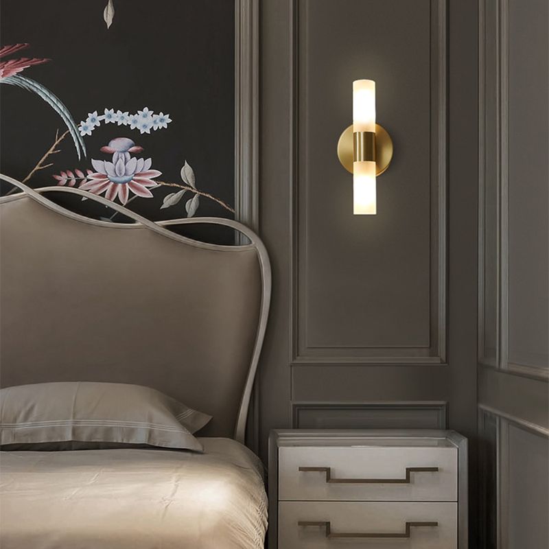 Aurelin | Moderne goldene LED-Wandleuchte mit satiniertem Glas