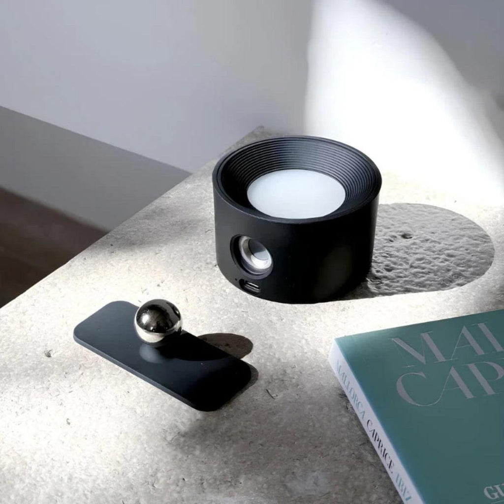 Selvklebende vegglampe – aktiveres med bevegelsessensor, justerbart lampehode