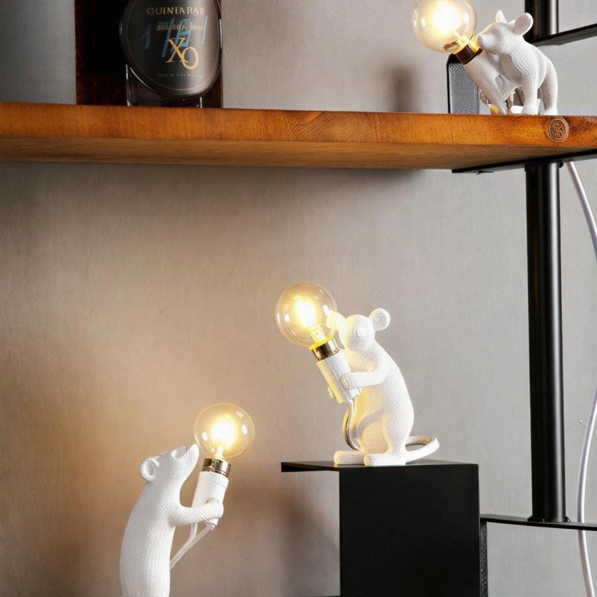 Lámpara de mesa con forma de ratón — Acento de iluminación escultórico