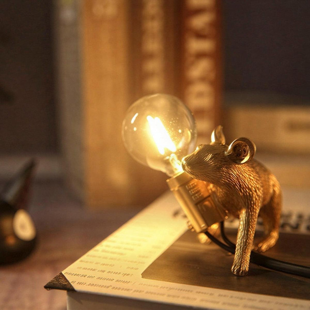Lámpara de mesa con forma de ratón — Acento de iluminación escultórico
