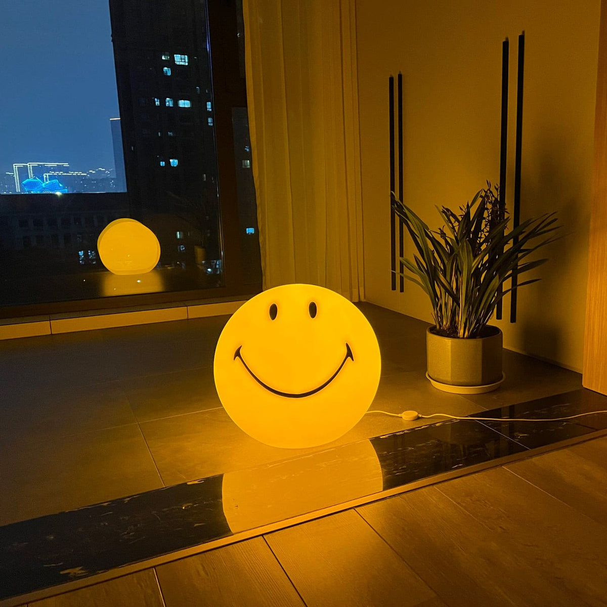 Radosna lampka nocna — polipropylenowa lampa LED 9 cali, ładowanie przez USB