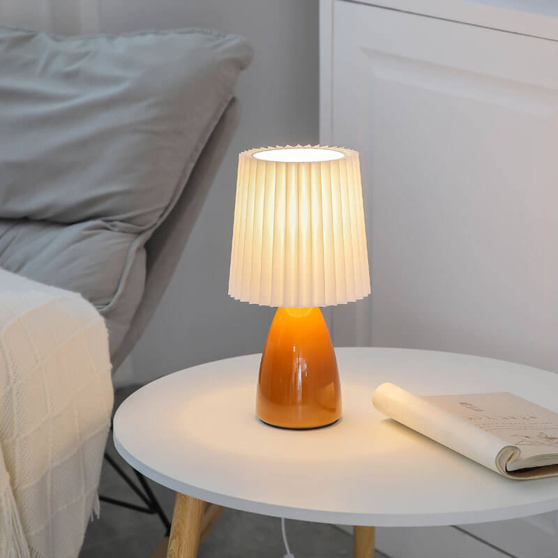 Tischlampe mit Glasfuß und plissiertem Stoffschirm, 12,2 Zoll, Stecker für Innenbeleuchtung | Euroselle