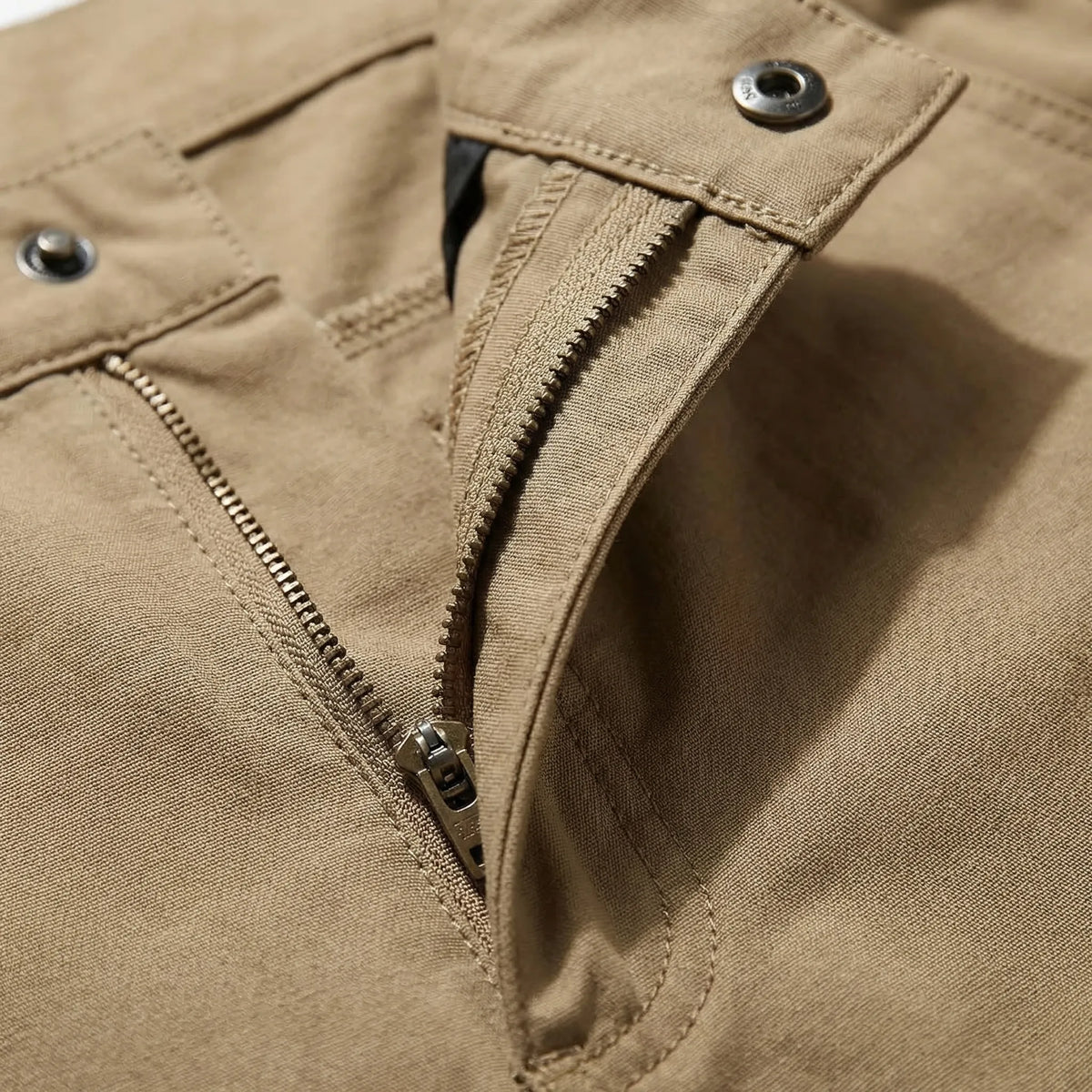 Men's Capri-Length Hiking Shorts — Multiple Cargo Pockets