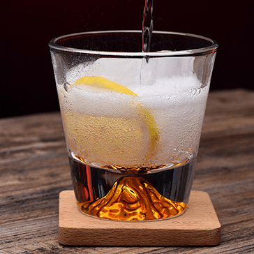Broušená sklenice na bourbon a skotskou whisky — dárková krabička ze dřeva