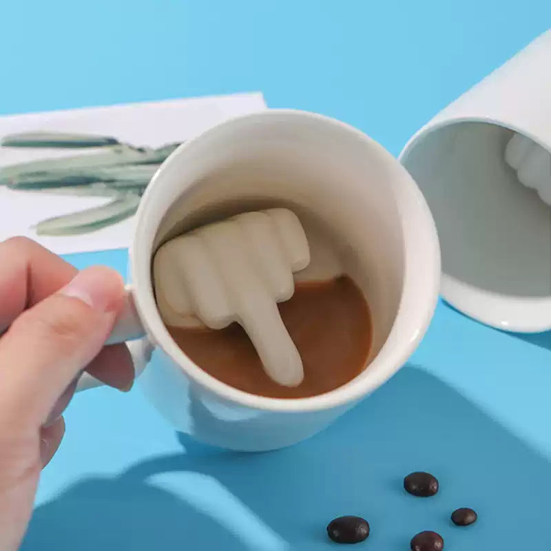 Originelle Kaffeetasse — weiße Keramik, 12 oz, Henkel in Form eines erhobenen Fingers