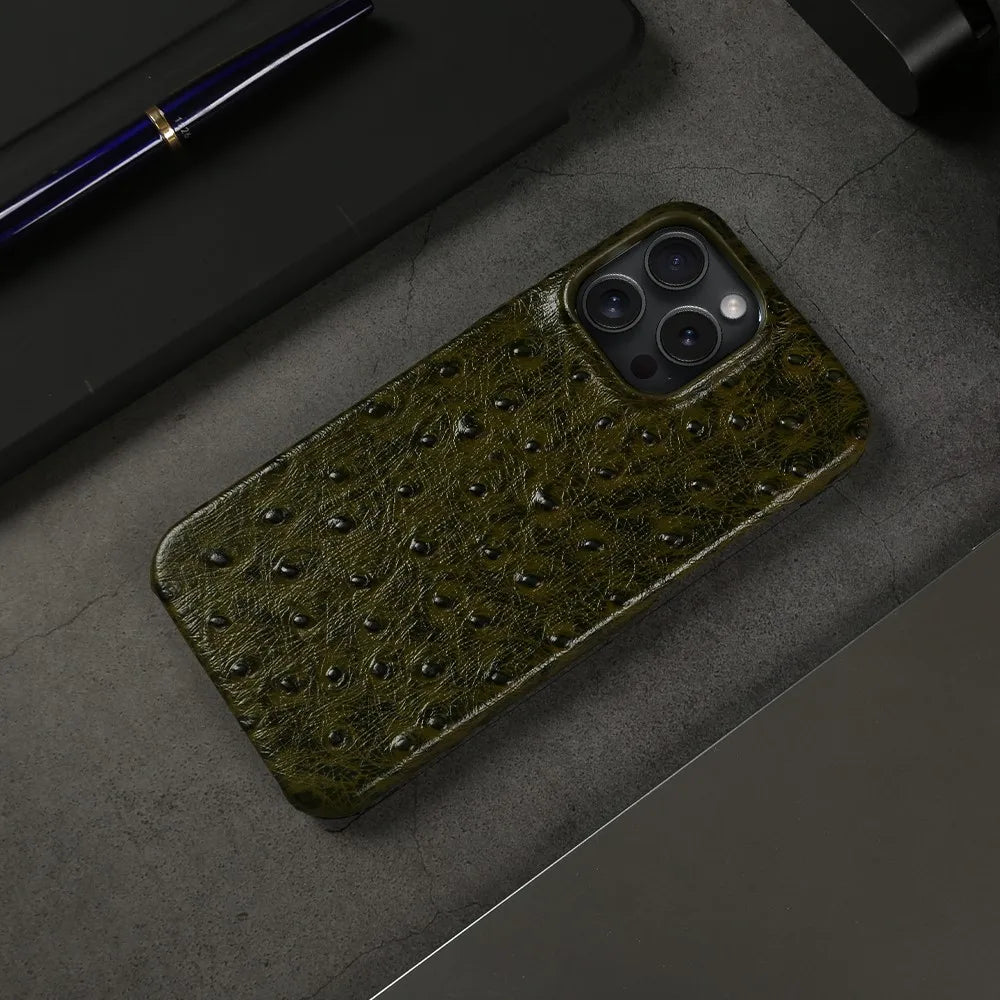 Capa de iPhone em couro genuíno de avestruz 14/15/16/17 — Proteção contra impactos