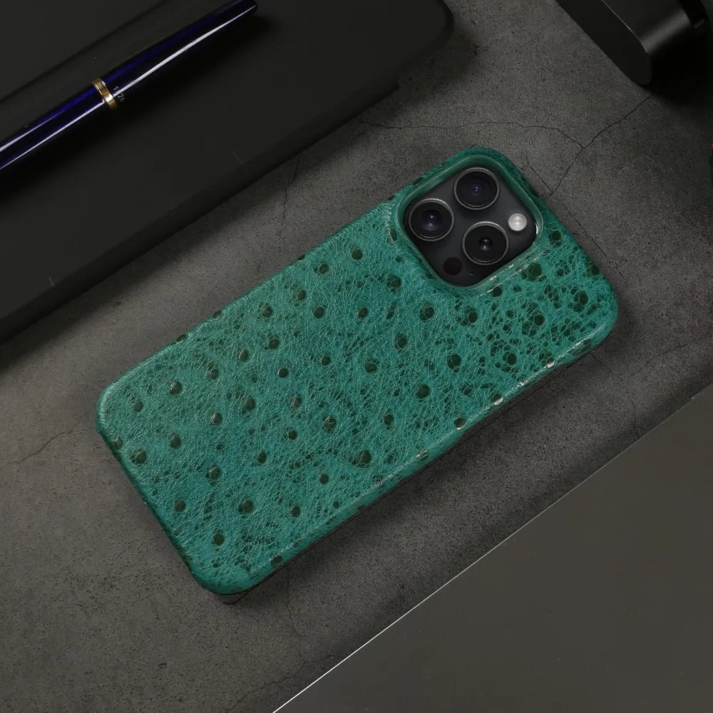 Capa de iPhone em couro genuíno de avestruz 14/15/16/17 — Proteção contra impactos
