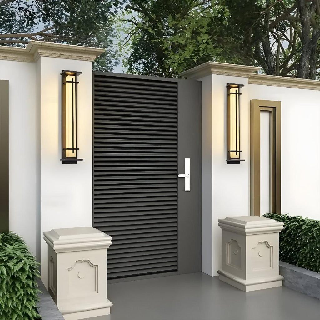 مصباح حائط من الألباستر — تصميم قفص عمودي للاستخدام الخارجي
