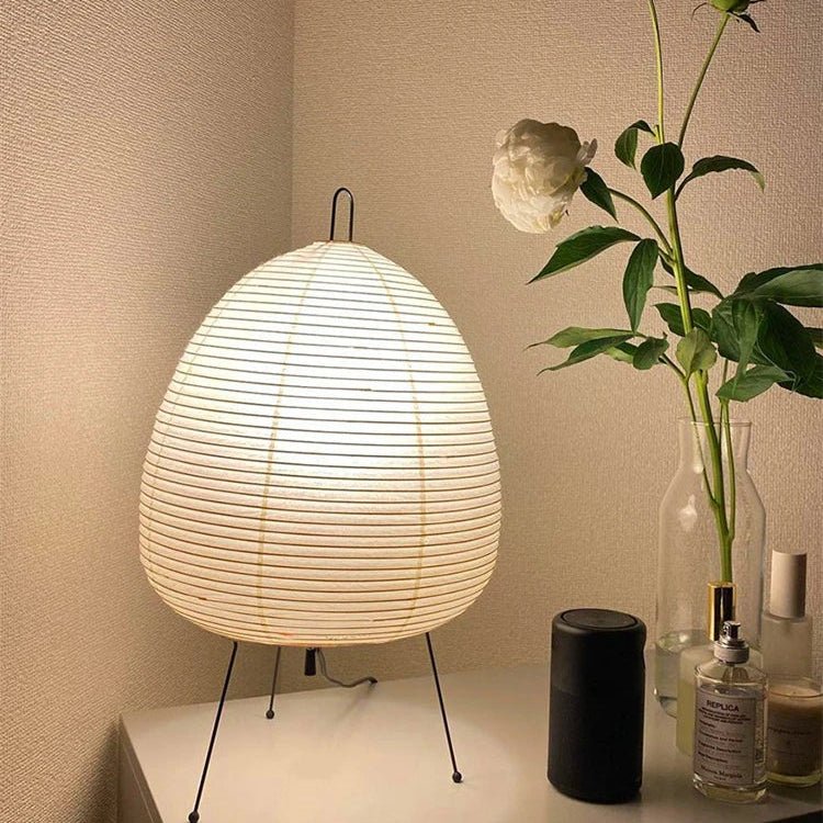 NovaLight-lämmin riisipaperinen pöytälamppu — retrohenkinen siluetti, pehmeä hehku