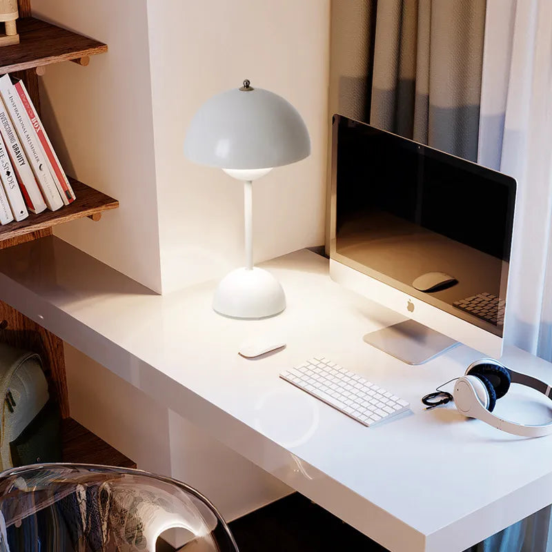 Dobíjecí LED stolní lampa s dotykovým stmíváním, 12hodinová výdrž baterie, bezdrátové stolní světlo, teplá bílá 2700K, do interiéru i exteriéru, IP44, do obývacího pokoje | Thomler