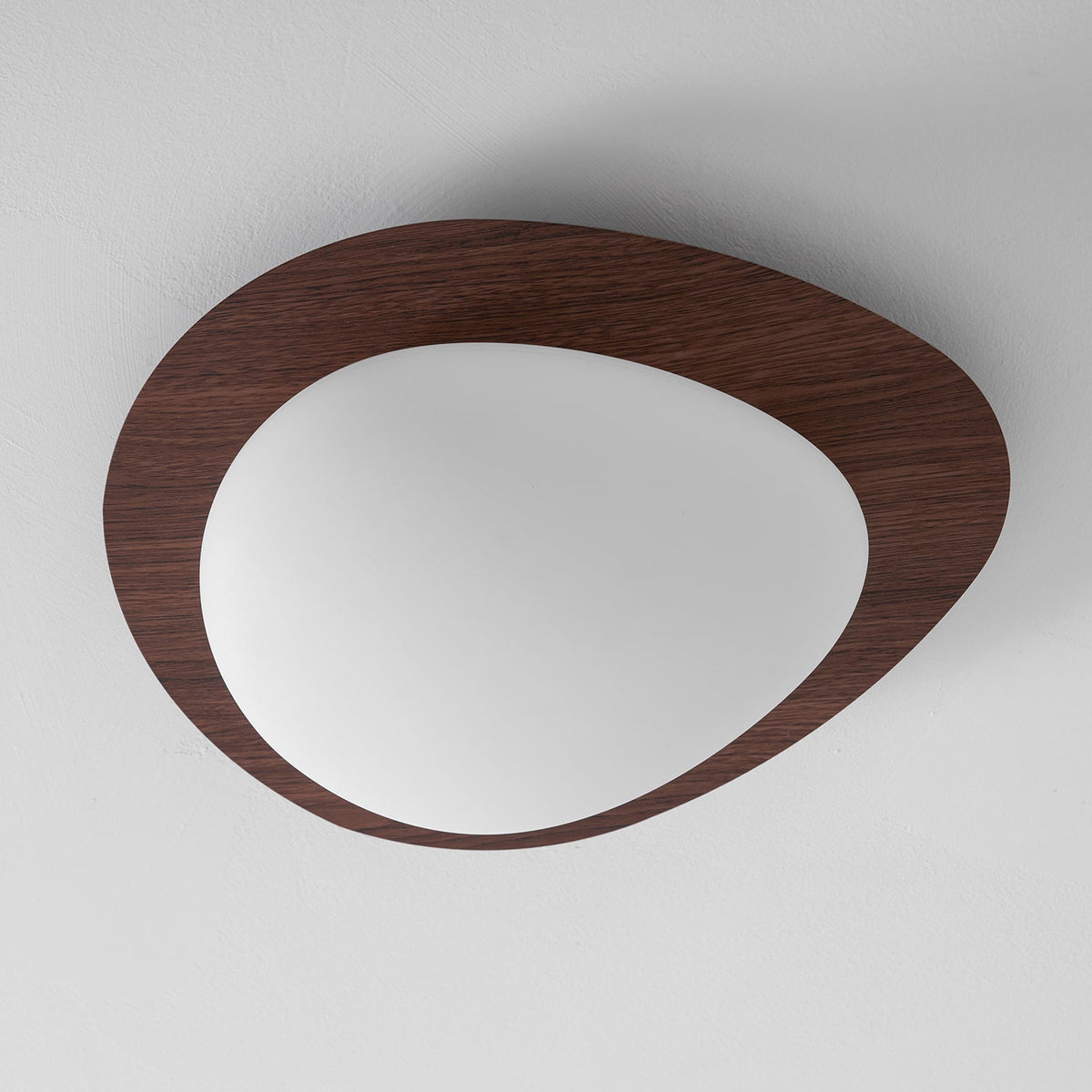Plafoniera LED Riverstone — profilo ribassato da 8 cm, finitura effetto venatura del noce