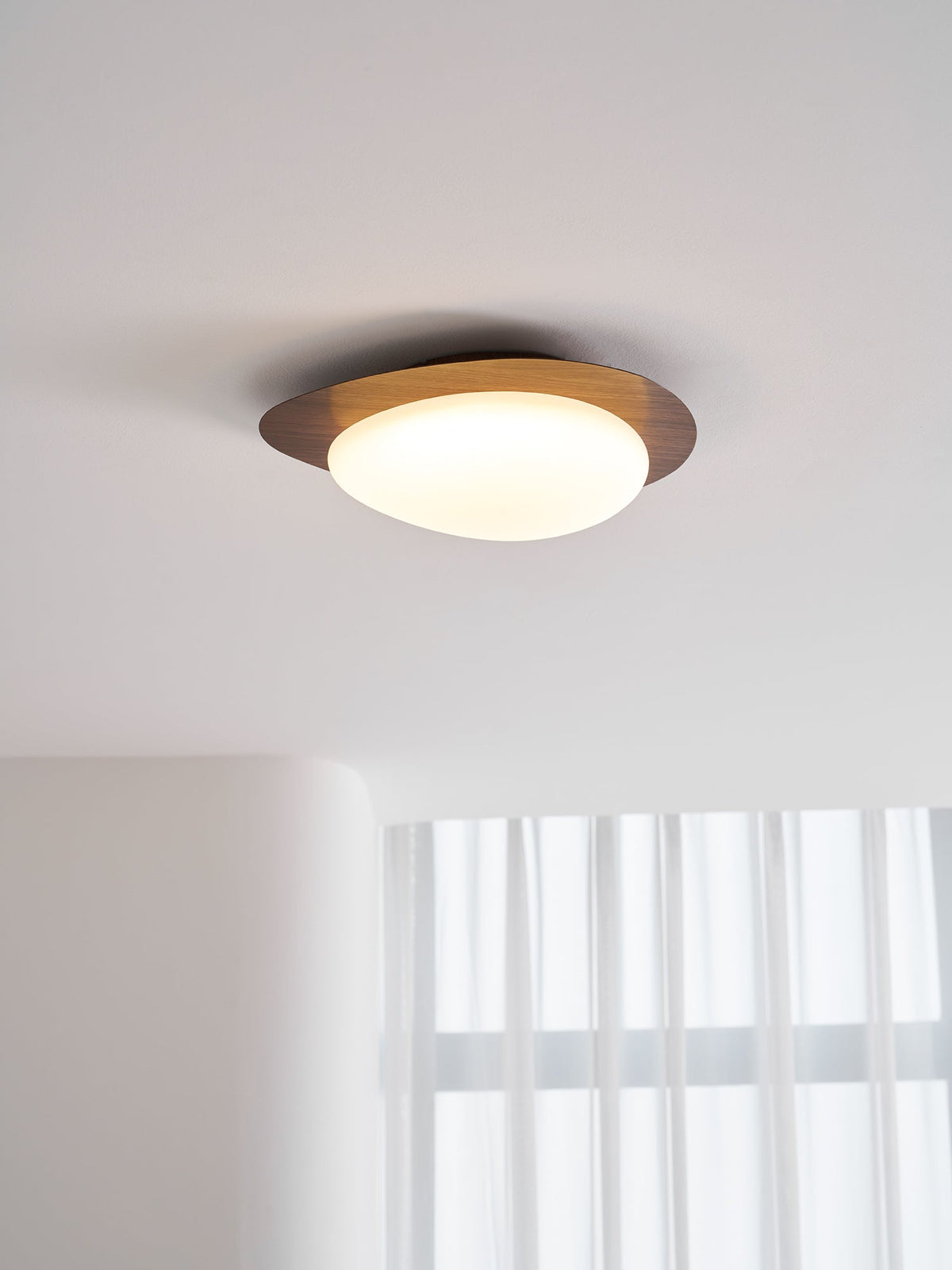 Plafoniera LED Riverstone — profilo ribassato da 8 cm, finitura effetto venatura del noce