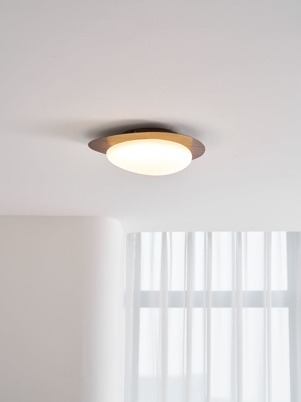 Plafoniera LED Riverstone — profilo ribassato da 8 cm, finitura effetto venatura del noce