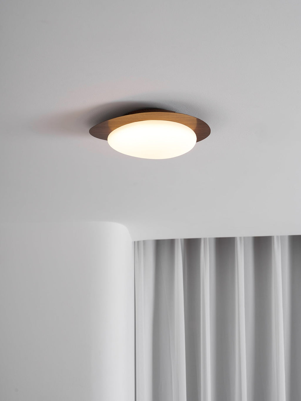 Plafoniera LED Riverstone — profilo ribassato da 8 cm, finitura effetto venatura del noce