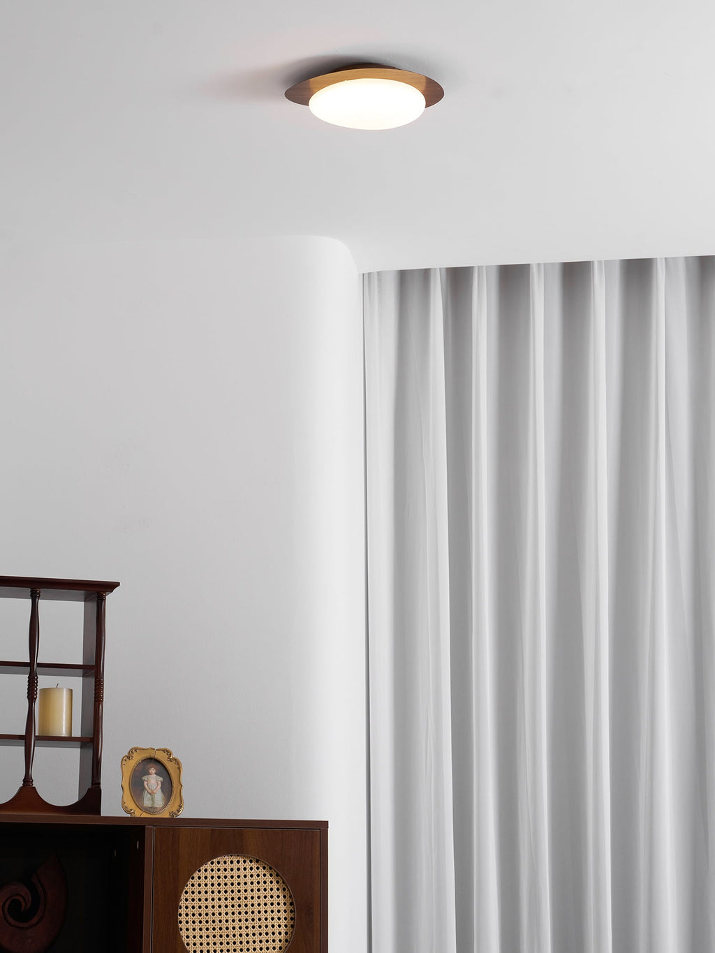Plafoniera LED Riverstone — profilo ribassato da 8 cm, finitura effetto venatura del noce