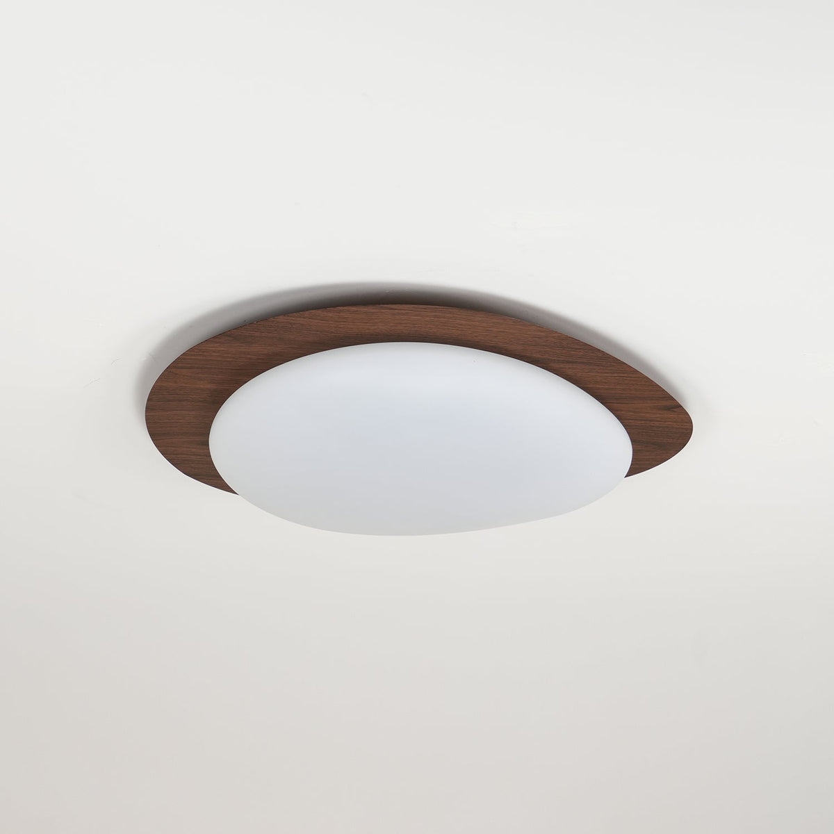 Plafoniera LED Riverstone — profilo ribassato da 8 cm, finitura effetto venatura del noce