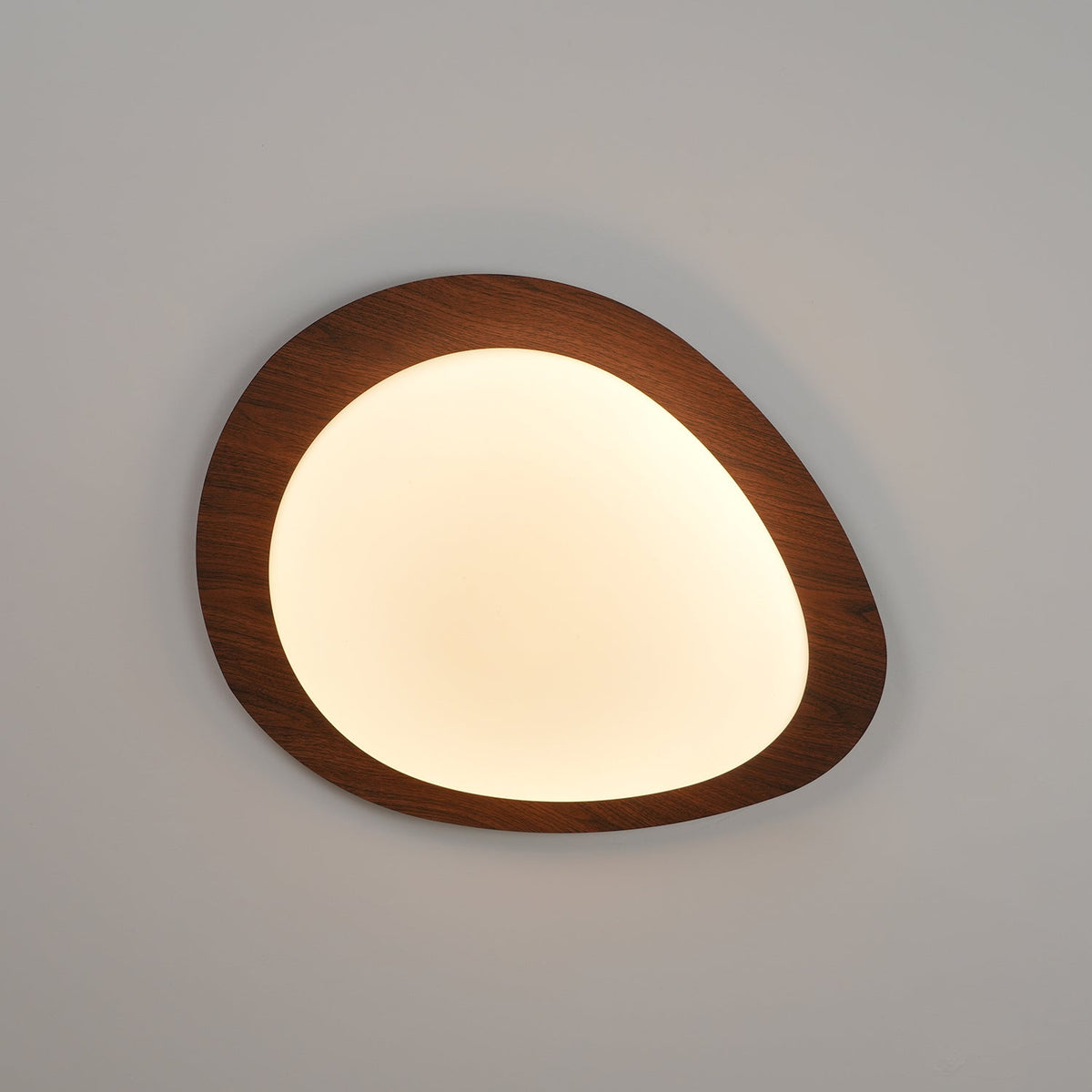 Plafoniera LED Riverstone — profilo ribassato da 8 cm, finitura effetto venatura del noce
