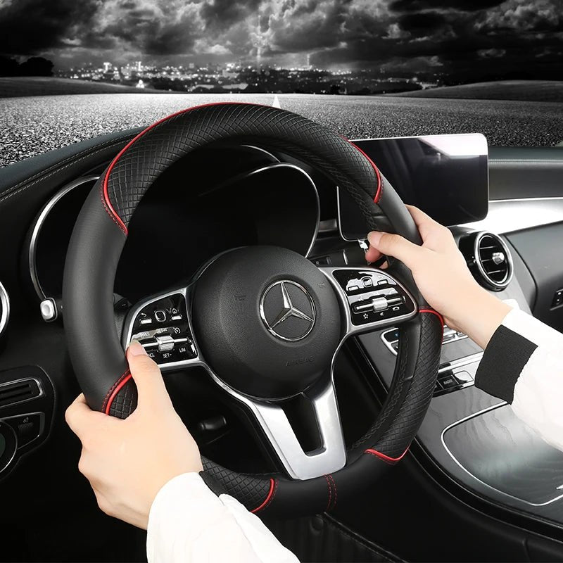 Prémiový potah na volant z umělé kůže s diamantovým protiskluzovým vzorem pro lepší pohodlí a kontrolu při řízení - Euroselle