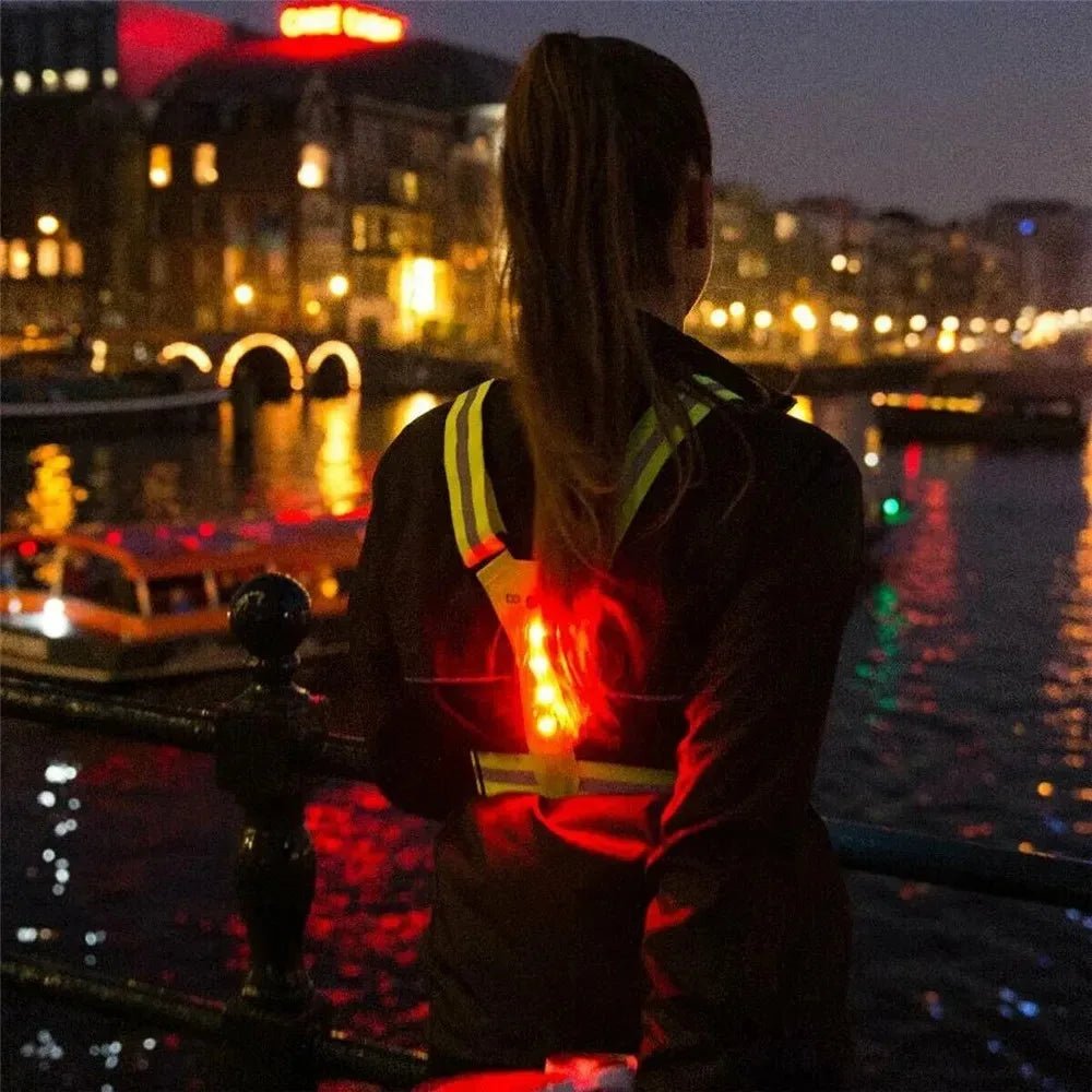 LED běžecká vesta LumaStride — nastavitelná velikost, viditelnost ze všech stran