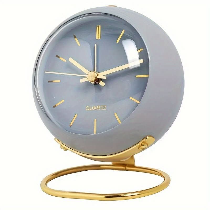 Luma Retro Analog Alarm Clock — Quiet Movement, Timeless Design