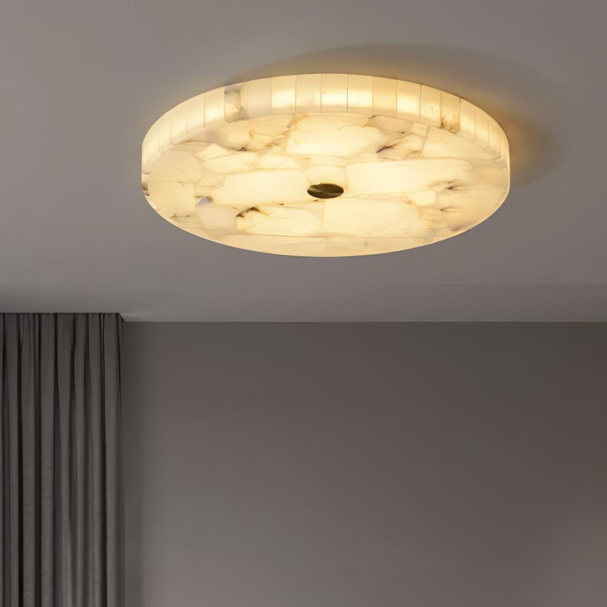 2 in LED-taklampe — alabastkuppel, gulldetalj, justerbar fargetemperatur