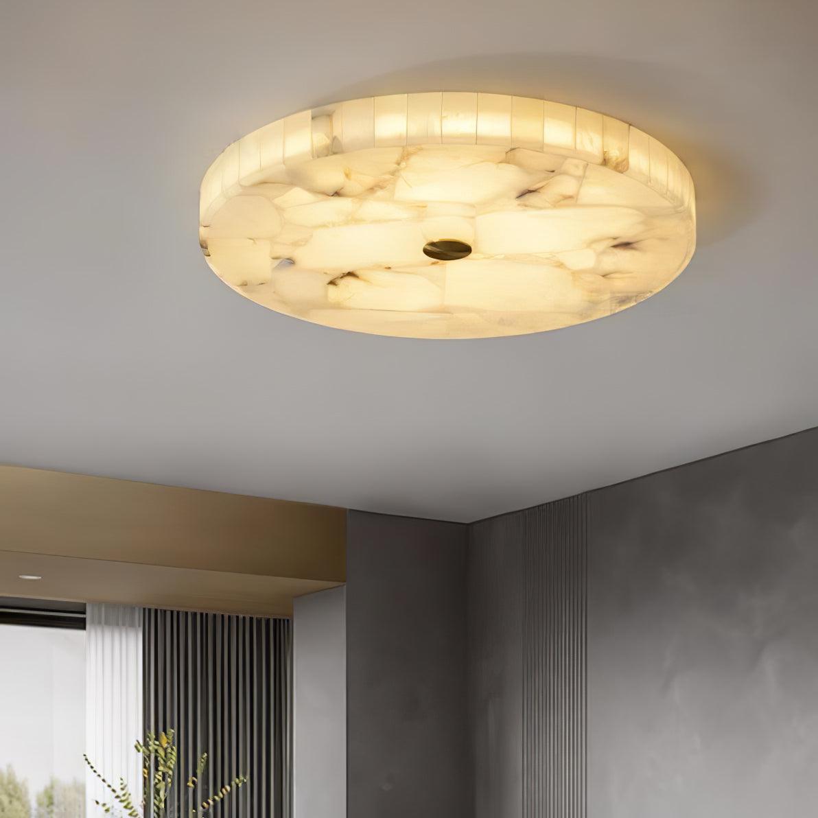 2 in LED-taklampe — alabastkuppel, gulldetalj, justerbar fargetemperatur