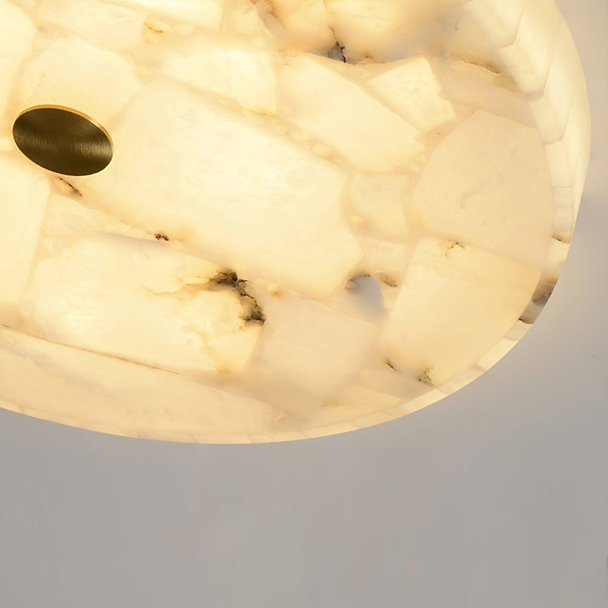 2 in LED-taklampe — alabastkuppel, gulldetalj, justerbar fargetemperatur