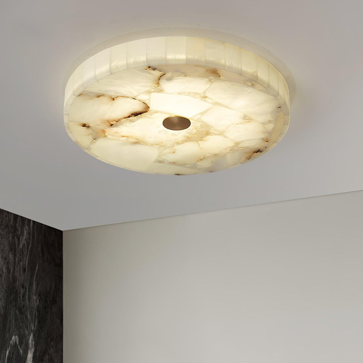 2 in LED-taklampe — alabastkuppel, gulldetalj, justerbar fargetemperatur