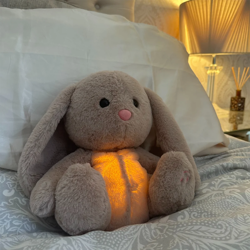 Knuffelbare slaapkalmeerder met ademhaling - zachte lichten, geluiden en kalmering