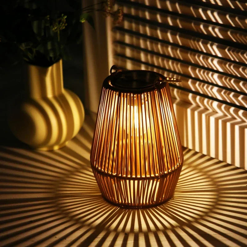 20 cm-es, fonott kosár alakú lámpás - napelemes LED-es függőlámpa