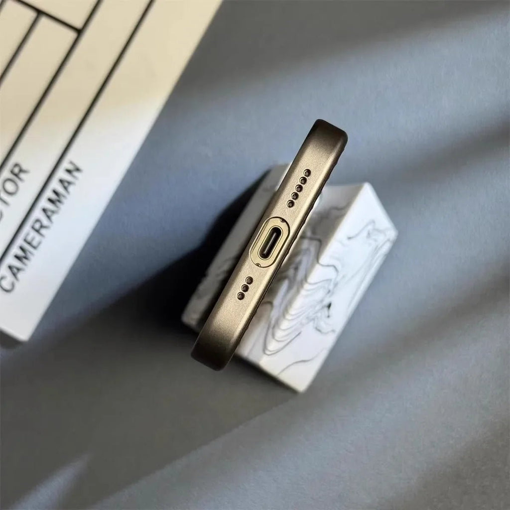 Coque AeroSlim pour iPhone — profil ultrafin, conception antichoc testée selon des normes militaires