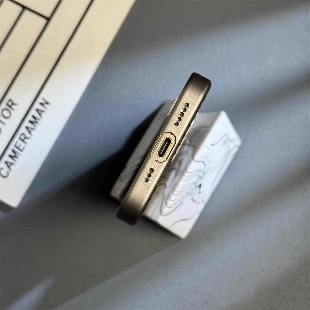 Coque AeroSlim pour iPhone — profil ultrafin, conception antichoc testée selon des normes militaires