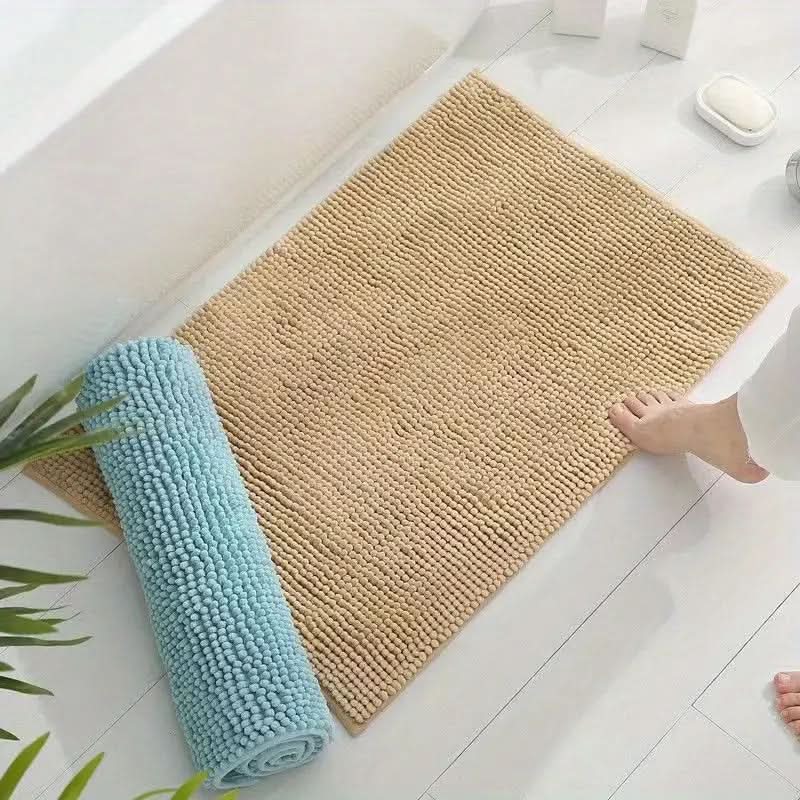Pohodlná šenilová koupelnová předložka CozyFlow — absorpční povrch, protiskluzová spodní strana