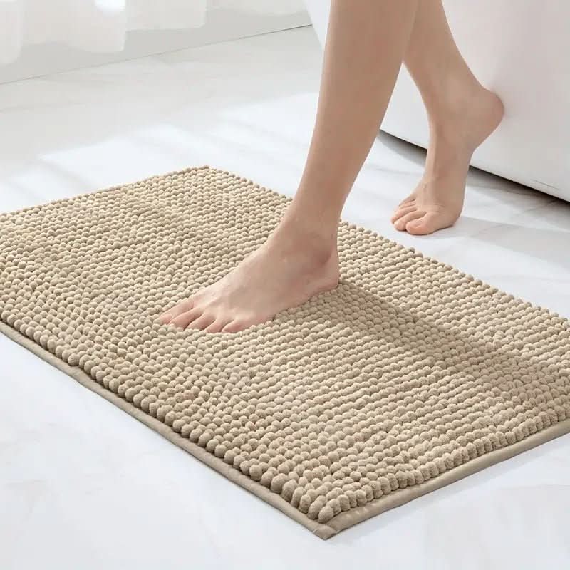 Pohodlná šenilová koupelnová předložka CozyFlow — absorpční povrch, protiskluzová spodní strana