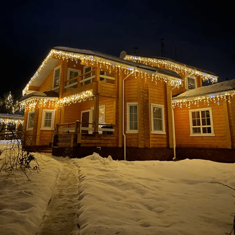 Ghirlandă luminoasă LED tip perdea LumaLace — iluminare sclipitoare, design cu fir transparent