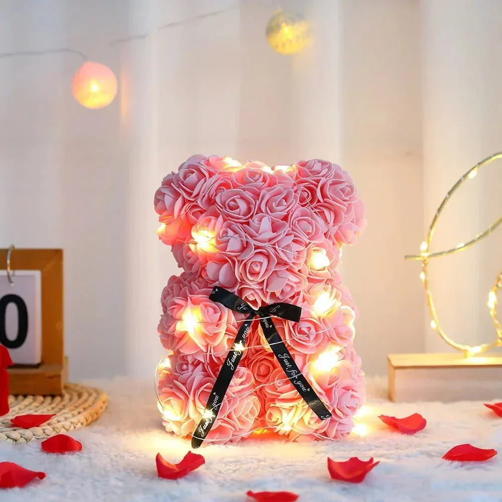 Aurora Evig Rosebamse Gavesett — 25 cm plysjbamse med lysende rose og integrerte lys