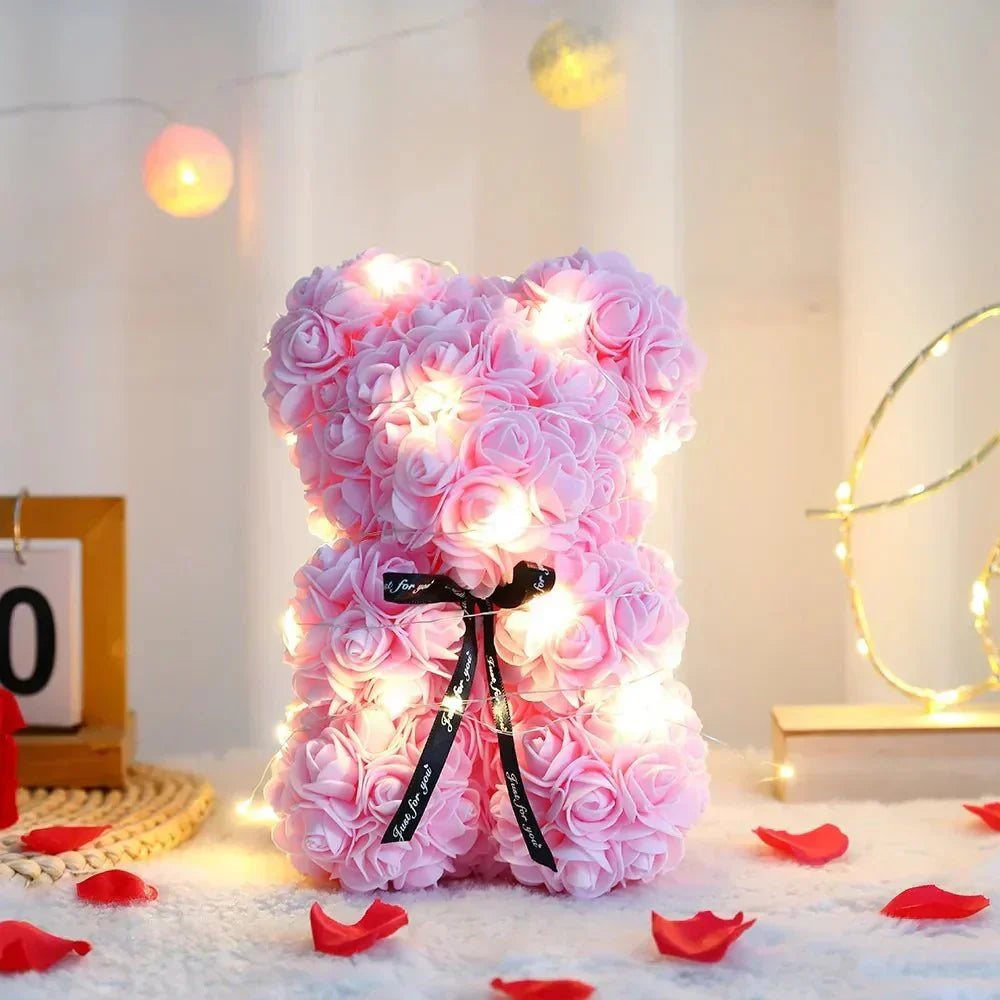 Aurora Evig Rosebamse Gavesett — 25 cm plysjbamse med lysende rose og integrerte lys
