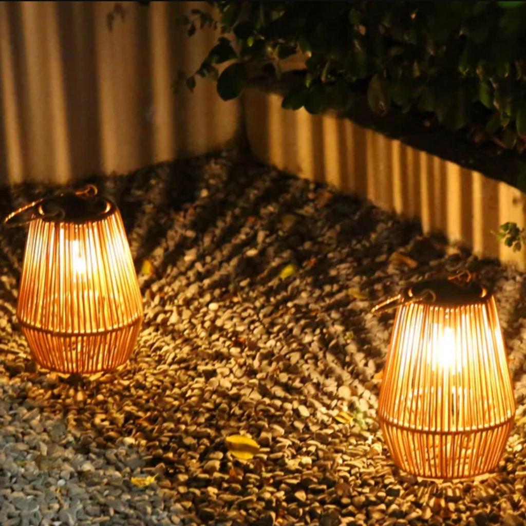 20 cm-es, fonott kosár alakú lámpás - napelemes LED-es függőlámpa