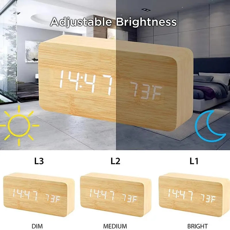 Digital LED-bordur med tre alarmer, temperaturvisning, lysstyring, træmønster og USB-strømforsyning, til soveværelse, kontor eller natbord