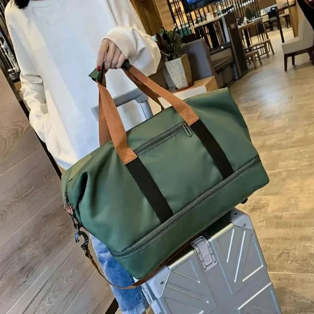 Torba podróżna typu weekender — oddzielna kieszeń na buty, miejsce na mokry ekwipunek