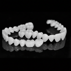 Estetické opakovaně použitelné zubní protézy s bílými zubními čočkami pro jasný, přirozený a sebevědomý úsměv - Euroselle