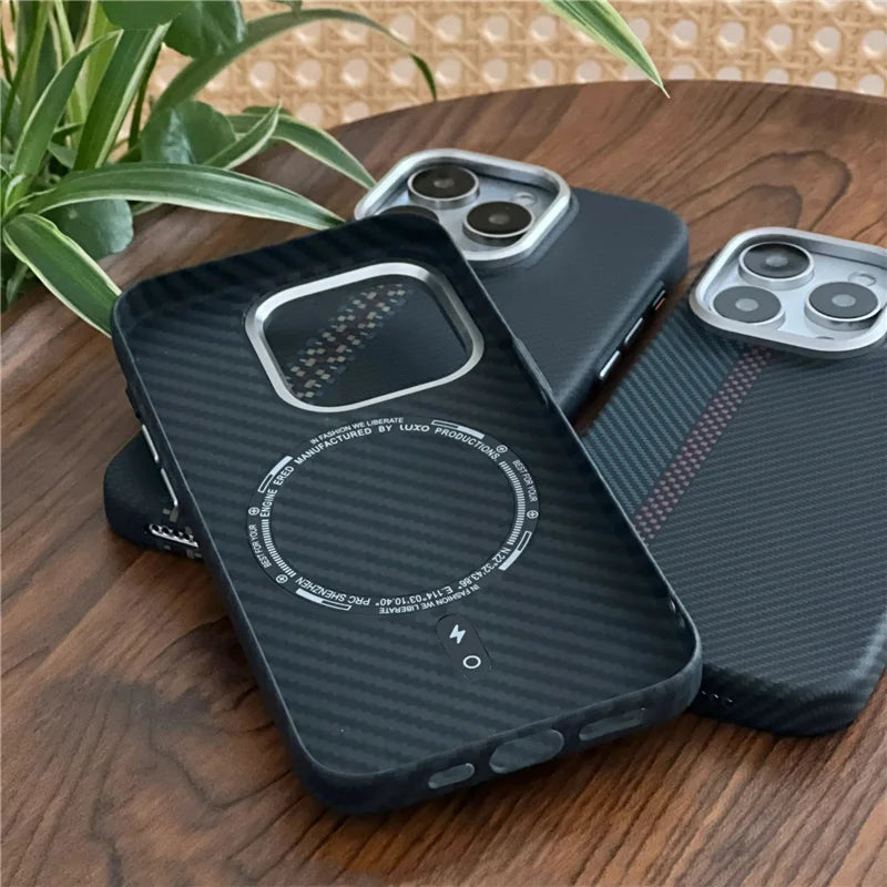 Etui z włókna węglowego o fakturze, amortyzujące wstrząsy, do iPhone’a 12-17