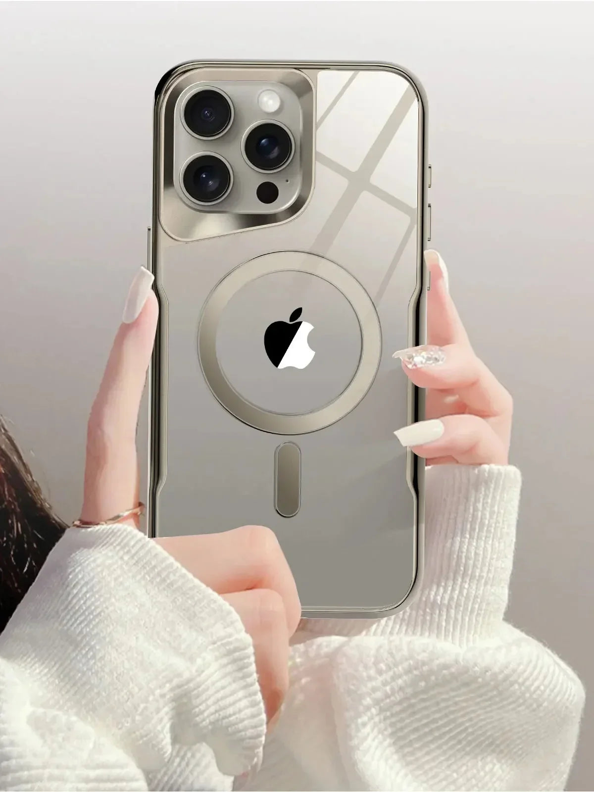 כיסוי קשיח שקוף למחצה ל-iPhone 12-17 — טעינה מגנטית