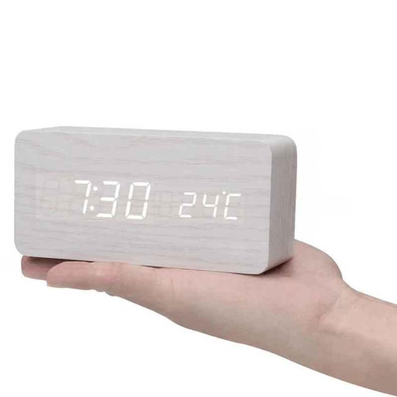 ForestGlow LED-vekkerklokke – digital skjerm, etui med overflate i naturlig tre