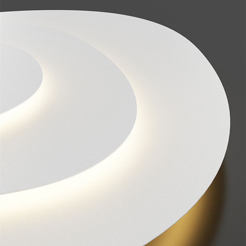 Biała metalowa lampa LED przylegająca do sufitu, 43 in — trzy organiczne dyski, ściemniana