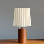 Tischlampe mit Faltenschirm, massive Holzbasis, USB-Stecker | Euroselle