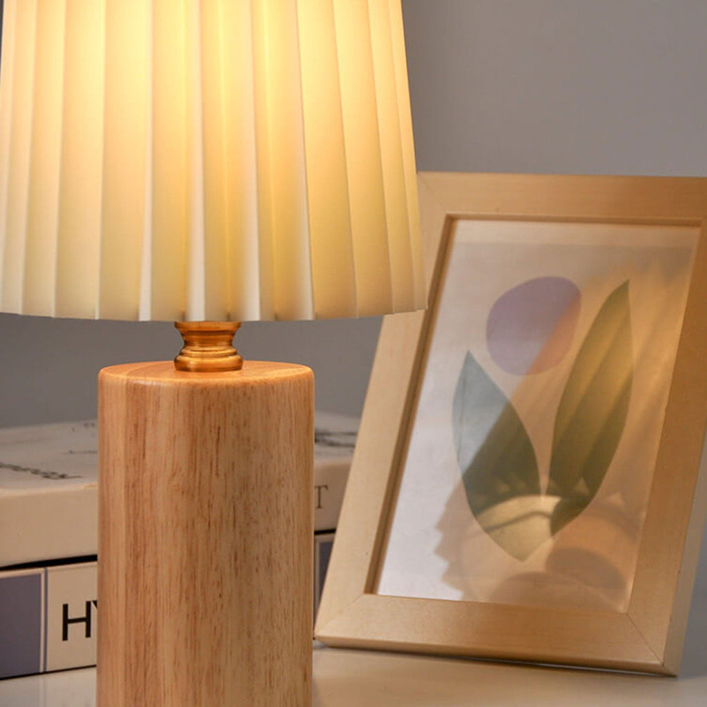 Tischlampe mit Faltenschirm, massive Holzbasis, USB-Stecker | Euroselle